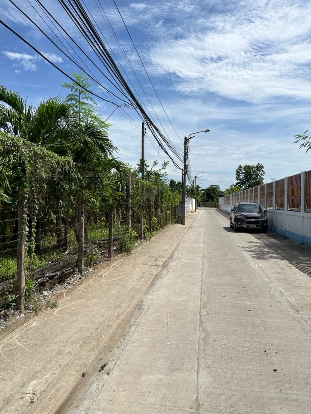 For SaleLandBang kae, Phetkasem : Empty land for sale, 3-2-89.5 rai, Setthakit Village Soi, good location, good environment. Near Petchkasem Road 1.6 km.