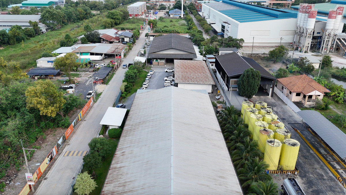 ขายโรงงานปทุมธานี รังสิต ธรรมศาสตร์ : ขายที่ดินพร้อมโรงงาน โกดัง และสำนักงาน — ทำเลลำลูกกา ปทุมธานี (พื้นที่สีม่วง + ใบอนุญาต รง.2) เหมาะสำหรับทำโรงงาน / ศูนย์กระจายสินค้า / ขยายกิจการทันที เนื้อที่รวม 4 ไร่ 2 งาน 92 ตารางวา 