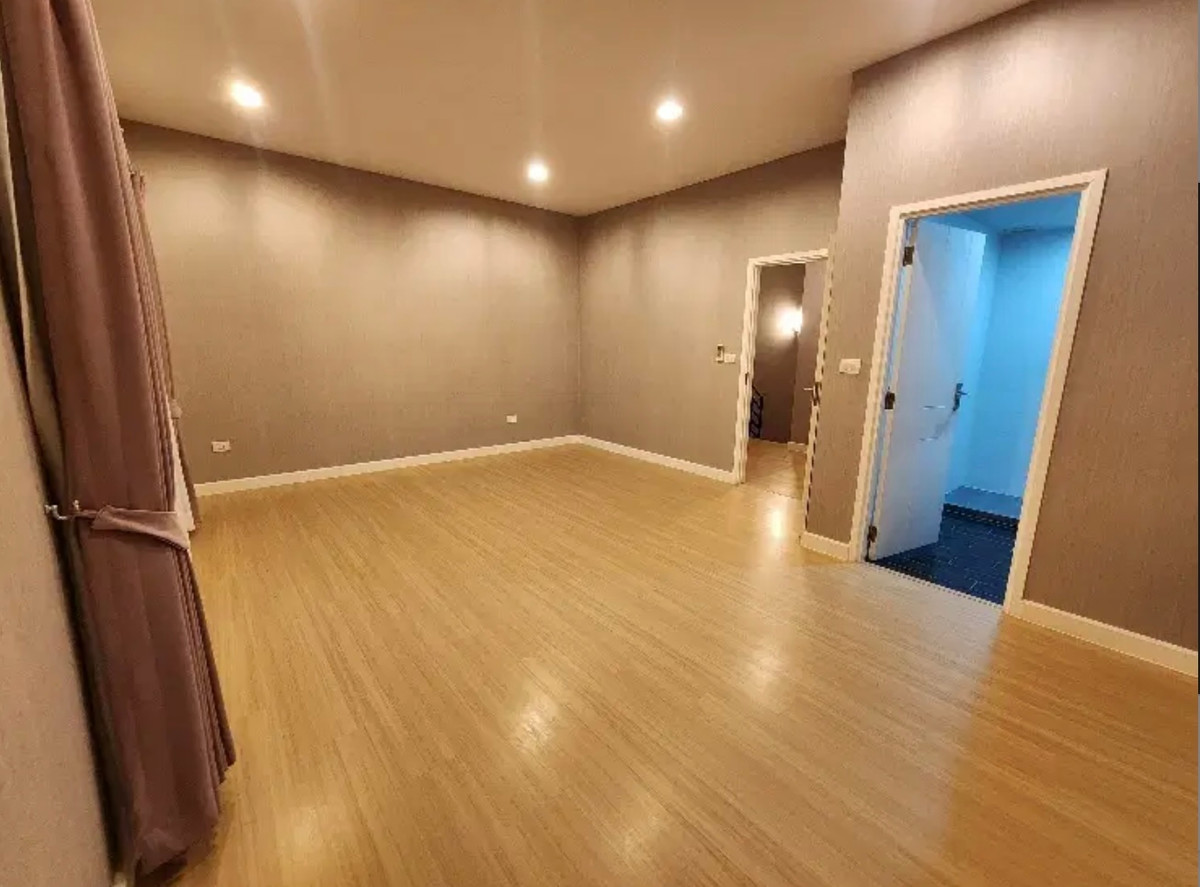 ให้เช่าทาวน์โฮมสมุทรปราการ สำโรง : เช่าทาวน์โฮม 3 ชั้น ม.เฟล็ก บางนา สวย ทำเลดี ใกล้ ศูนย์การค้าเมกะ บางนา สนใจแอตไลน์ครับ@841qqlnr