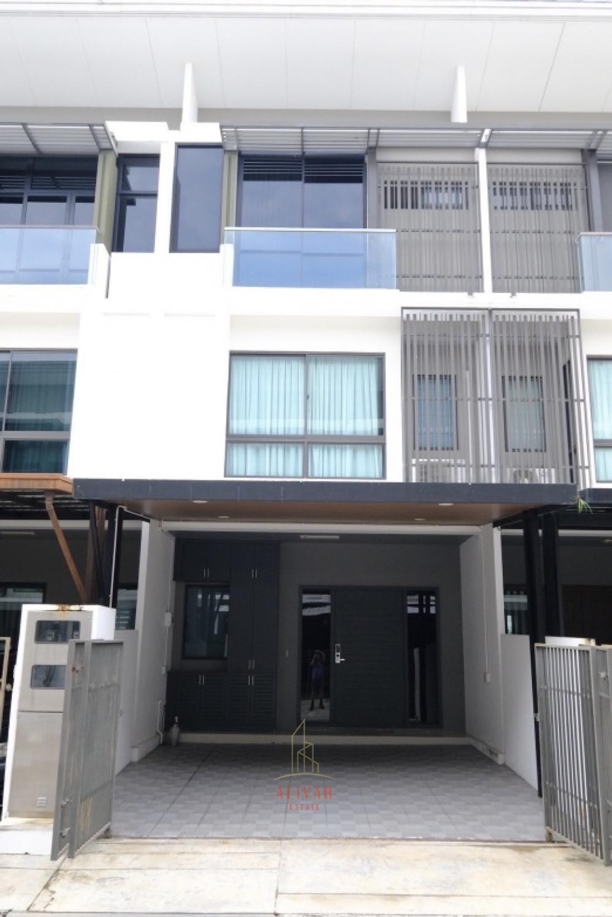 For RentTownhomeKaset Nawamin,Ladplakao : RH115225 Townhome for rent, 3 floors, 3 bedrooms at LANDMARK EKAMAI-RAMINDRA.