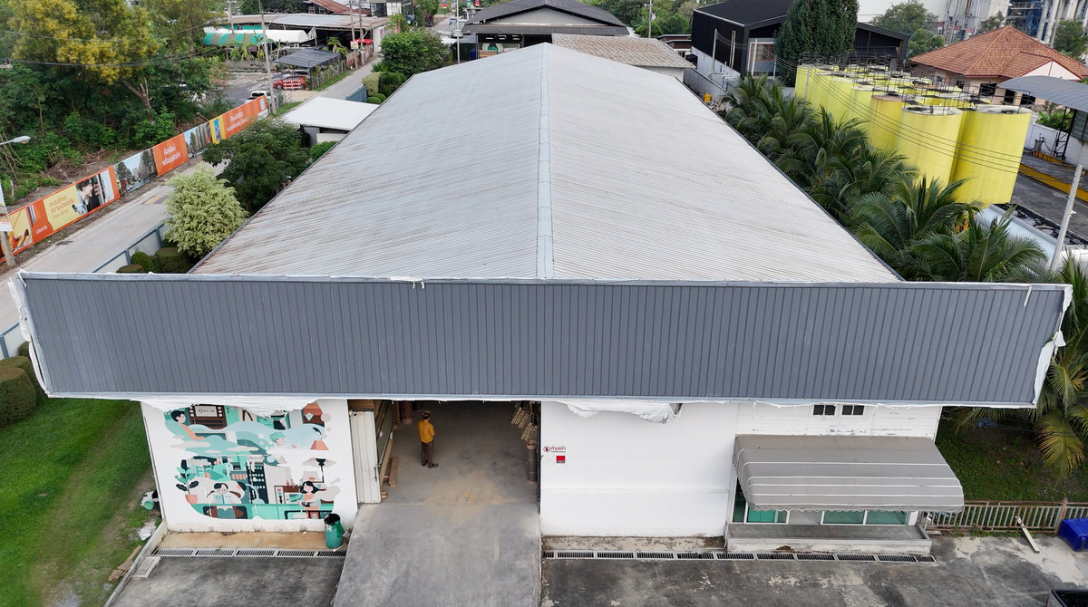 ขายโรงงานปทุมธานี รังสิต ธรรมศาสตร์ : ขายที่ดินพร้อมโรงงาน โกดัง และสำนักงาน — ทำเลลำลูกกา ปทุมธานี (พื้นที่สีม่วง + ใบอนุญาต รง.2) เหมาะสำหรับทำโรงงาน / ศูนย์กระจายสินค้า / ขยายกิจการทันที เนื้อที่รวม 4 ไร่ 2 งาน 92 ตารางวา 