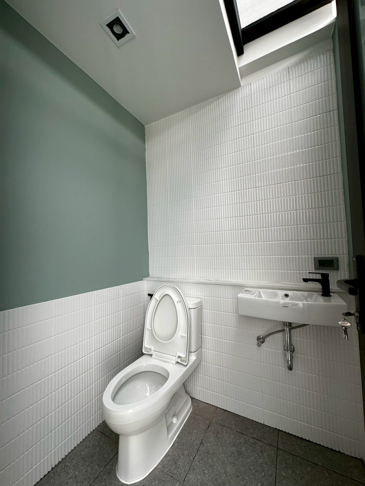 ให้เช่าทาวน์โฮมพระราม 9 เพชรบุรีตัดใหม่ RCA : ให้เช่าทาวน์โฮม ใกล้ เดอะไนน์ เซ็นเตอร์ พระราม 9 เพียง 3 นาที