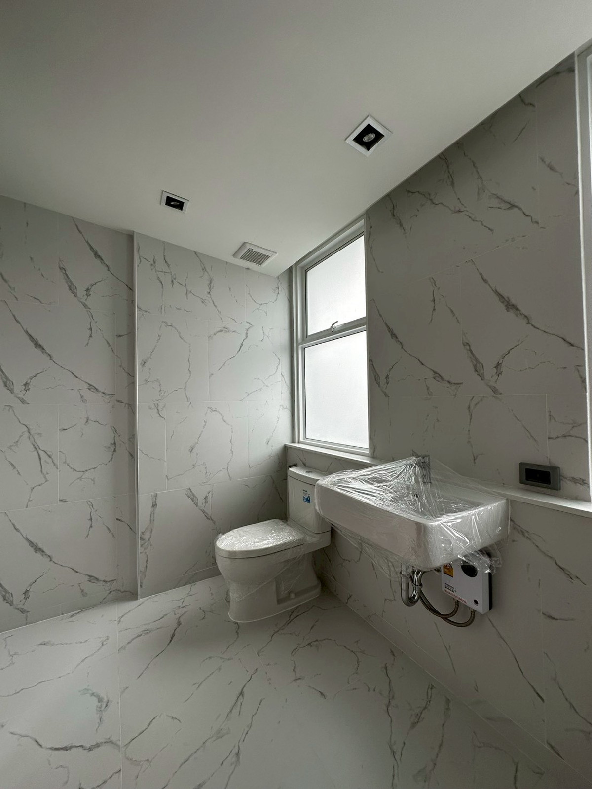 ให้เช่าทาวน์โฮมพระราม 9 เพชรบุรีตัดใหม่ RCA : ให้เช่าทาวน์โฮม ใกล้ เดอะไนน์ เซ็นเตอร์ พระราม 9 เพียง 3 นาที