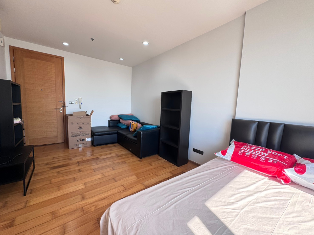 For RentCondoWongwianyai, Charoennakor : Fuse Sathorn Taksin condo next to BTS Wongwian Yai, new washing machine. Available for rent 12,000/month