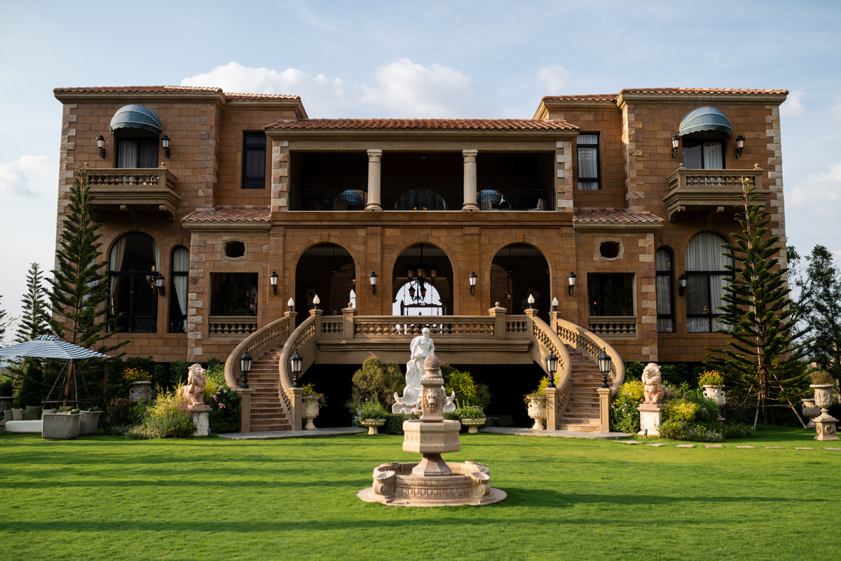 For SaleHousePak Chong KhaoYai : The Art of Living – Toscana Valley Khaoyai, an Ultra Luxury mansion designed to be more than a “home”, this is a work of art that you can actually live in, on an area of ​​826 sq m and a usable area of ​​over 2,000 sq m in Italian–Tuscany style.