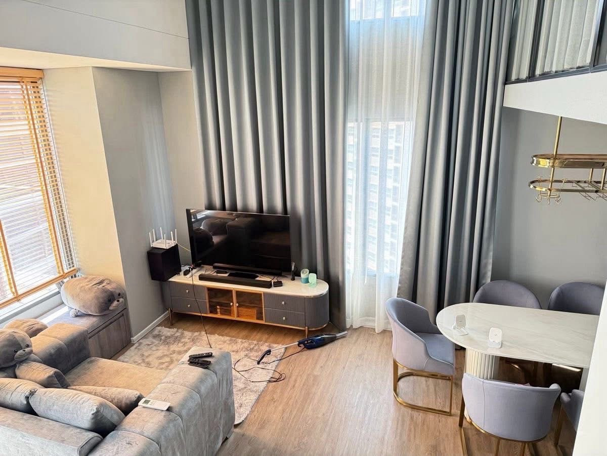 ให้เช่าคอนโดพระราม 9 เพชรบุรีตัดใหม่ RCA : 🔥Rare Duplex for Rent at Siamese Rama 9 Landmark | 3BR | 64 sqm | Luxury Unit by Cherlyn 🌻