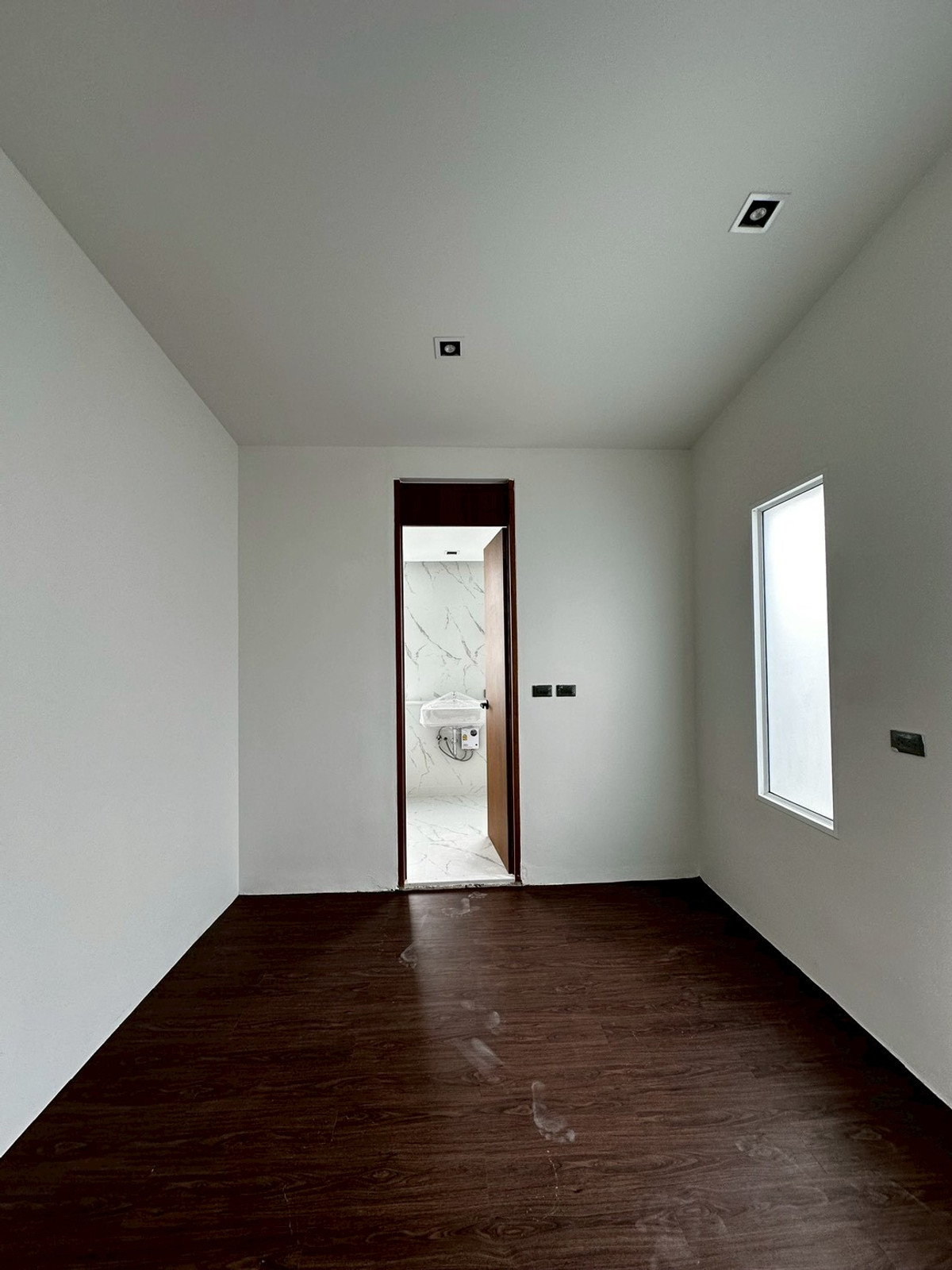 ให้เช่าทาวน์โฮมพระราม 9 เพชรบุรีตัดใหม่ RCA : ให้เช่าทาวน์โฮม ใกล้ เดอะไนน์ เซ็นเตอร์ พระราม 9 เพียง 3 นาที