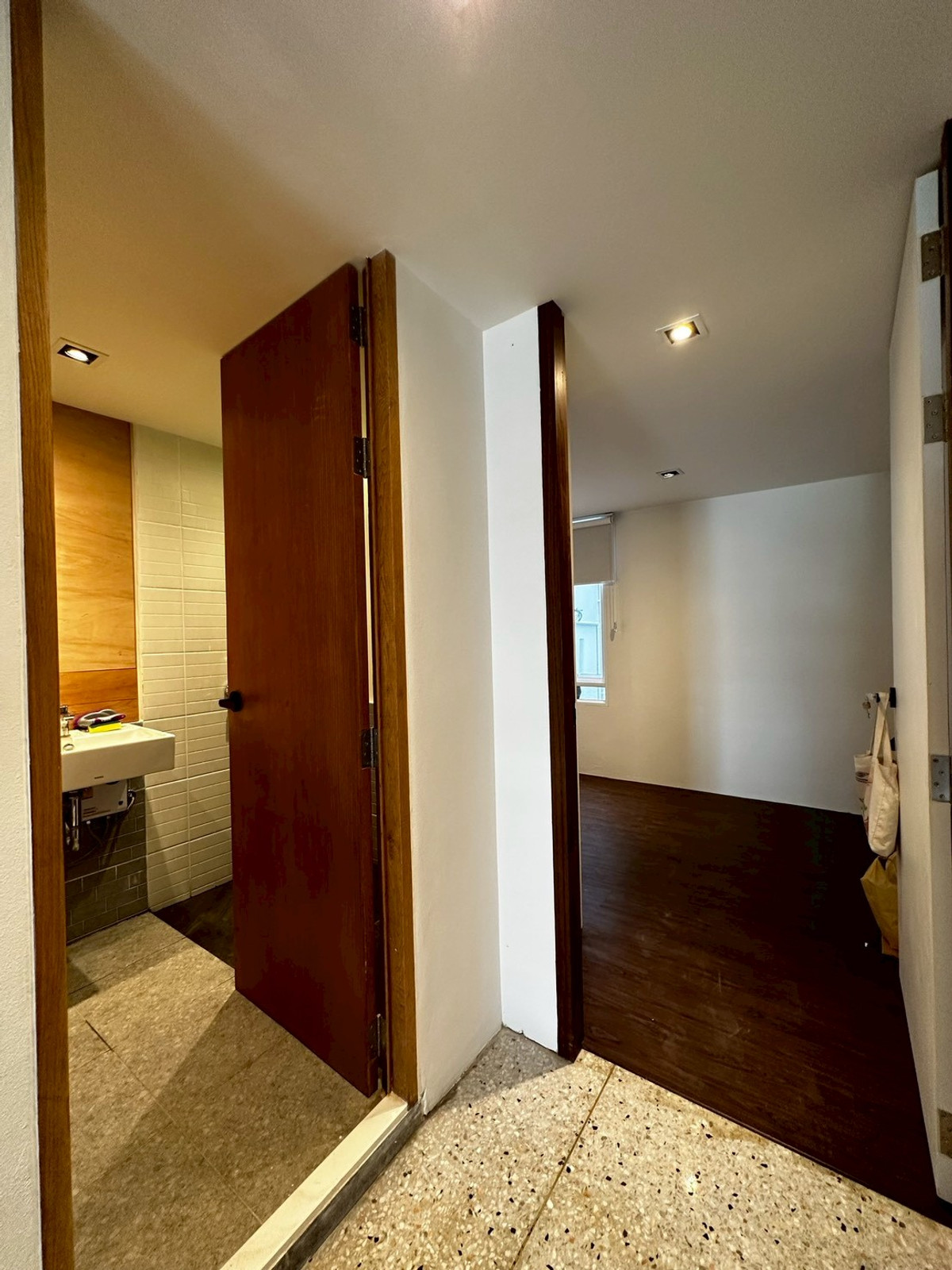 ให้เช่าทาวน์โฮมพระราม 9 เพชรบุรีตัดใหม่ RCA : ให้เช่าทาวน์โฮม ใกล้ เดอะไนน์ เซ็นเตอร์ พระราม 9 เพียง 3 นาที