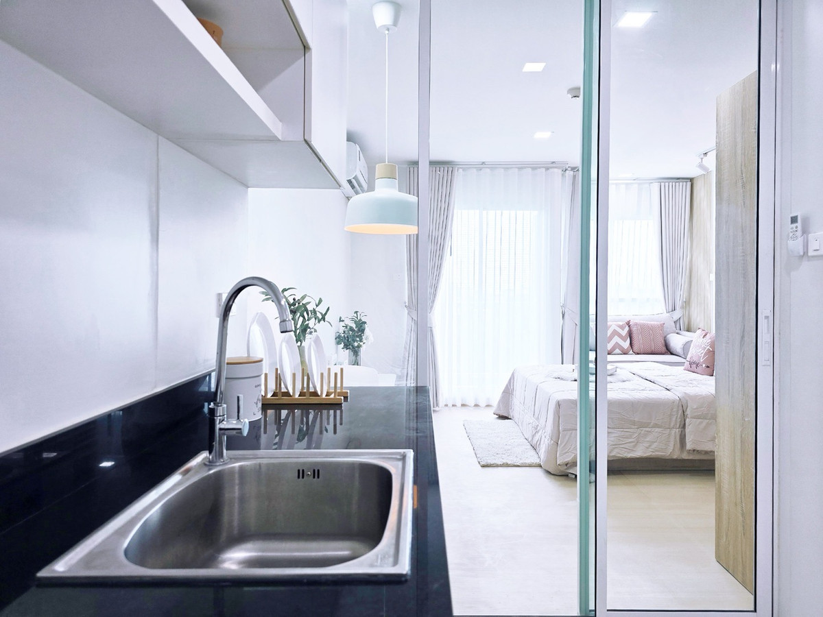 ให้เช่าคอนโดเลียบทางด่วนรามอินทรา : (( ให้เช่า ))  !! วีคอนโด เอกมัย รามอินทรา ห้องพร้อมอยู่ ใกล้ตลาดเลียบด่วนรามอินทรา ใกล้MRT วัชระพลแค่ 600 เมตร