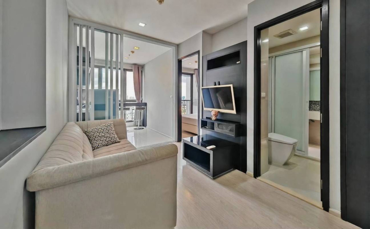 ให้เช่าคอนโดอ่อนนุช อุดมสุข : (ปล่อยเช่า)🟢 คอนโด RHYTHM Sukhumvit 44/1 ห้อง 1BR ราคาดีมากกก  เฟอร์+เครื่องใช้ไฟฟ้าครบ พร้อมเข้าอยู่ ㅡ  ติด🚆BTS พระโขนง