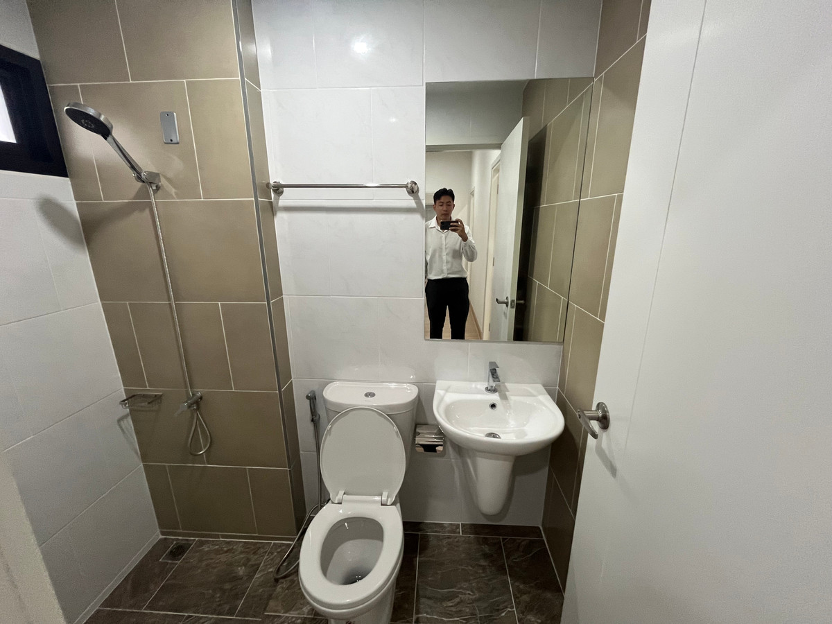 For SaleHousePathum Thani,Rangsit, Thammasat : Urgent sale 🏡 2-story semi-detached house for sale, ready to move in, The Pride Village, Rangsit-Khlong 3, 4.29 MB ALLIN, price negotiable.