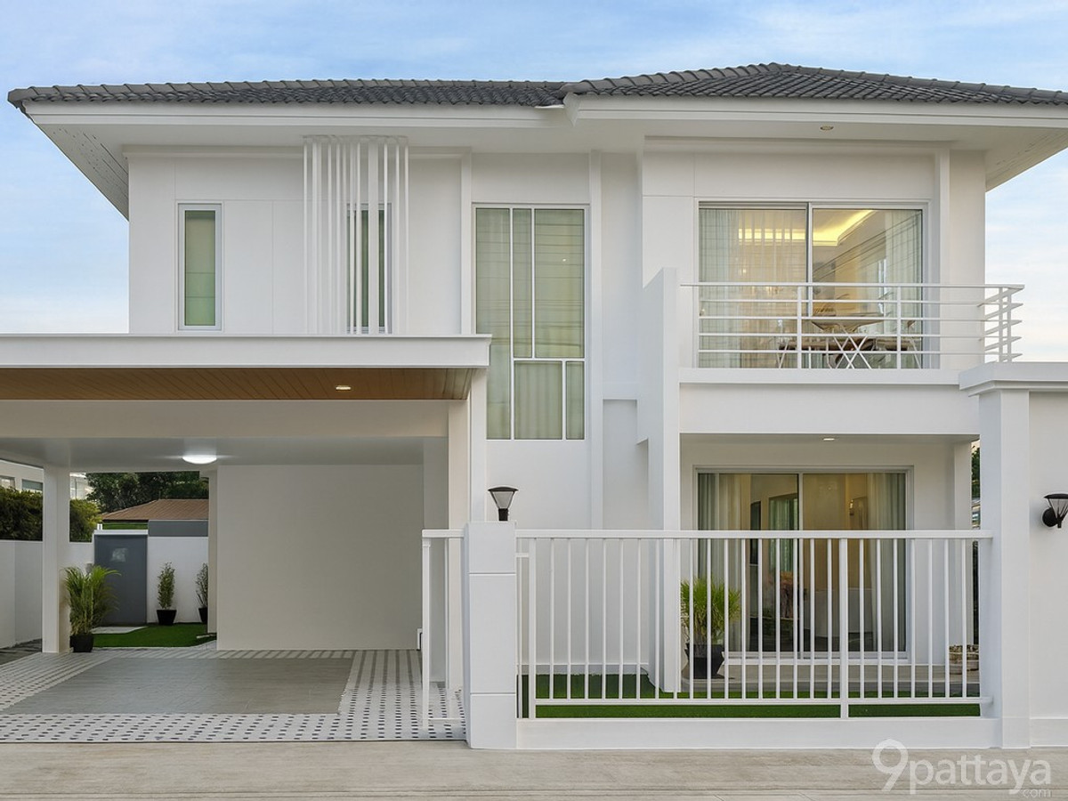 For SaleHousePattaya, Bangsaen, Chonburi : For Sale | 2-Storey Corner House – Pruksa Nara Chaiyapruek, Pattaya ✨ A beautiful corner house located just 10 minutes (4 km) from Jomtien Beach. Large project with full facilities — ideal for families. Land size: 57 sq.wah • 3 Bedrooms | 4 Bathrooms