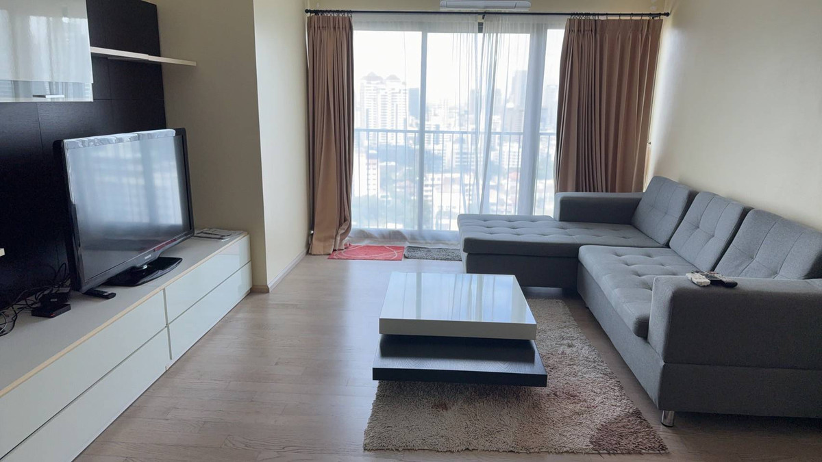 For RentCondoSukhumvit, Asoke, Thonglor : High floor 1 bed 1 bath 52 sqm condo at Noble Remix for rent 35,000THB per month, Sukhumvit soi 36, Thonglor BTS