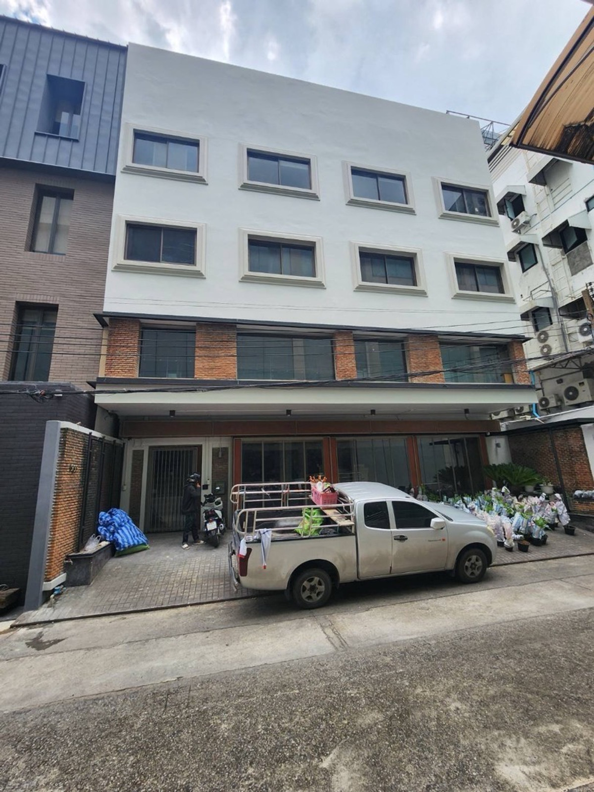 For RentShop HouseSukhumvit, Asoke, Thonglor : Thonglor Commercial building for  rent