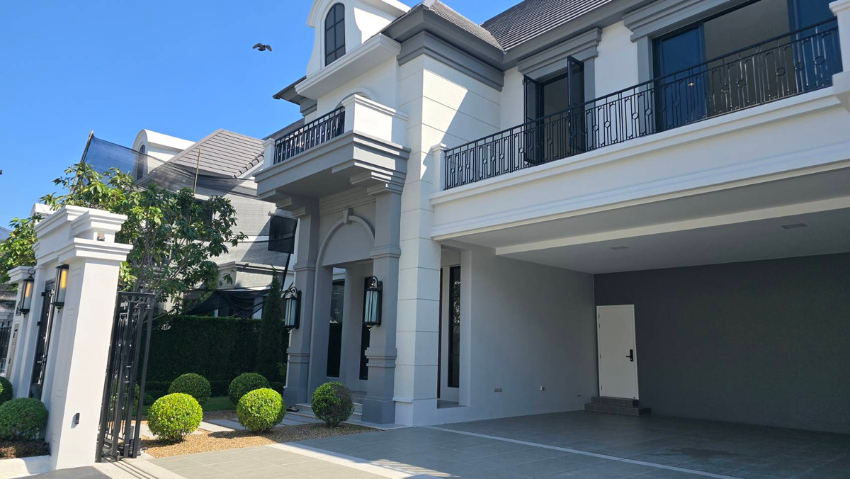 HouseKasetsart, Ratchayothin : For sale/rent, 2-story luxury detached house, Narasiri Phahol–Watcharapol, Modern French Renaissance style, land area 90 sq m, usable area 378 sq m, 4 bedrooms, 5 bathrooms, 1 multi-purpose room.  Maids room with bathroom, parking for 6 cars, supports dou