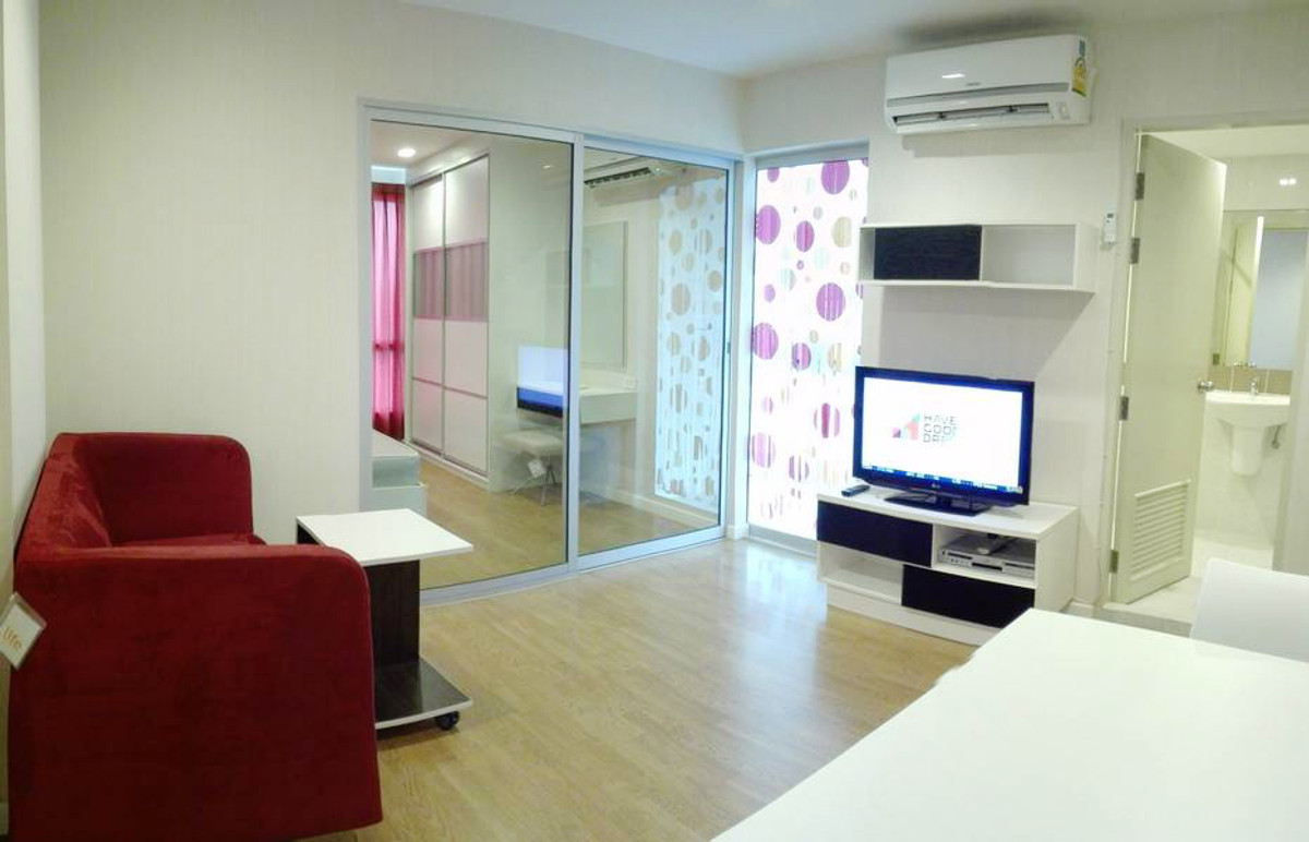 For RentCondoThaphra, Talat Phlu, Wutthakat : For rent: Casa Condo Ratchada-Thapra: Casa Condo Ratchada-Thapra, next to BTS Talat Phlu, with furniture, beautifully decorated.