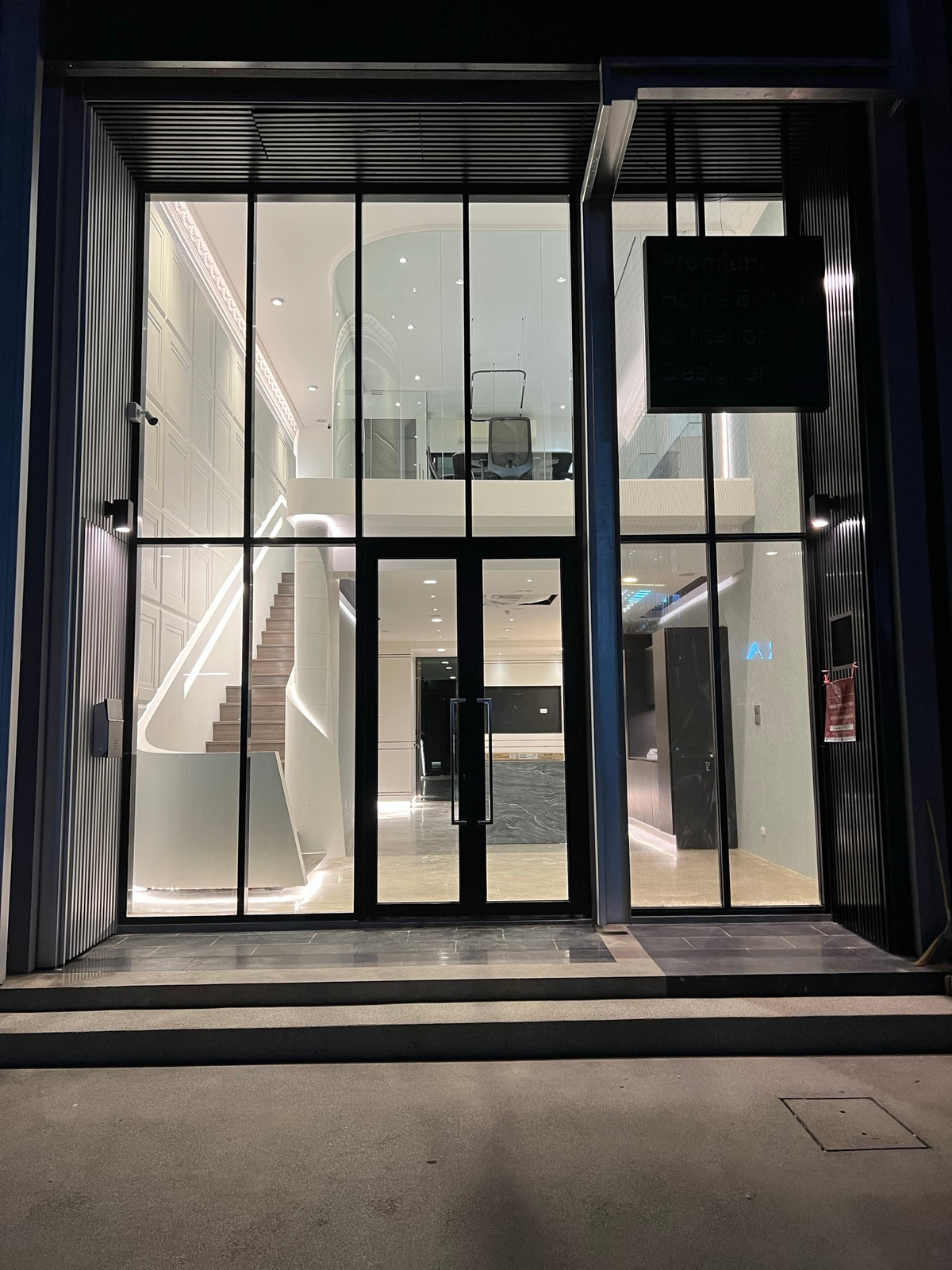 For SaleOfficeBangna, Bearing, Lasalle : Sold with tenant! Luxurious home office, Bangna Km. 5, corner unit, parking for 200 cars.