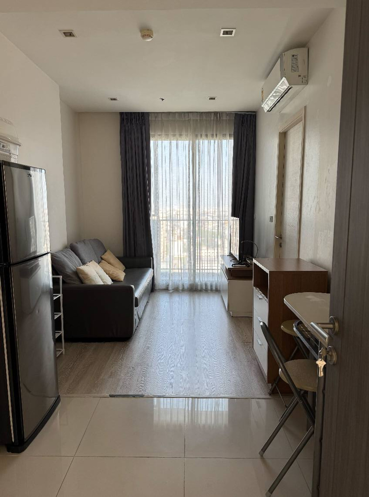 ให้เช่าคอนโดรัชดา ห้วยขวาง : ให้เช่า คอนโด ควิน คอนโด 17 (ซอยอินทามระ45) ติด MRT สุทธิสาร เพียง 400 m. Quinn Ratchada 17  Fully furnished