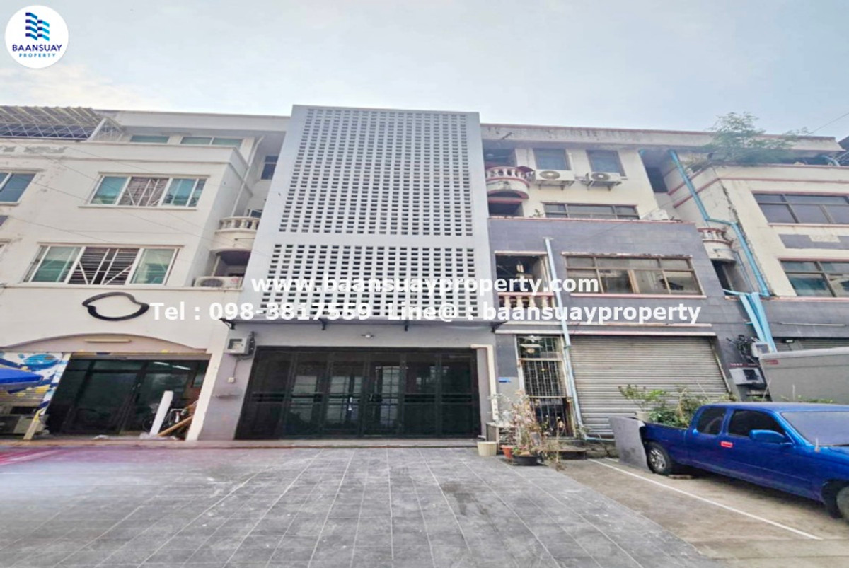 ให้เช่าอาคารพาณิชย์พัฒนาการ ศรีนครินทร์ : ให้เช่า ตึกแถว  4.5 ชั้น เล่นระดับ  ซอยศรีนครินทร์ 24 ตรงข้าม ห้างธัญญะพาร์ค ศรีนครินทร์