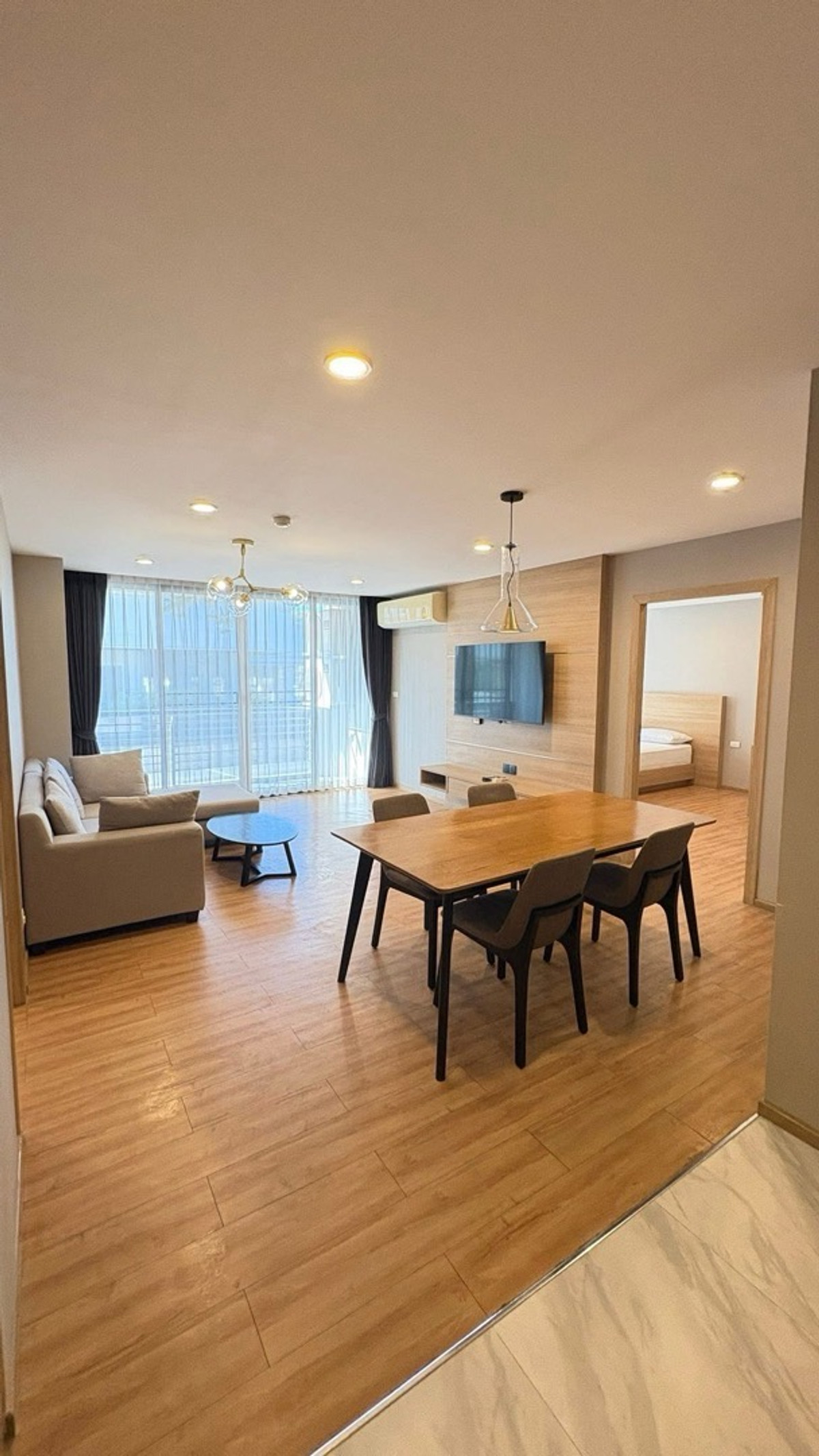 For RentSukhumvit, Asoke, Thonglor : 📢👇Live comfortably with your pet in one of Bangkok’s most desirable neighborhoods, surrounded by diverse lifestyle destinations.