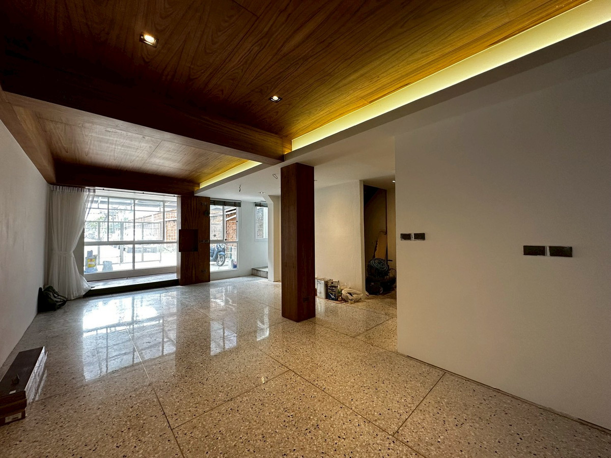 ให้เช่าทาวน์โฮมพระราม 9 เพชรบุรีตัดใหม่ RCA : ให้เช่าทาวน์โฮม ใกล้ เดอะไนน์ เซ็นเตอร์ พระราม 9 เพียง 3 นาที