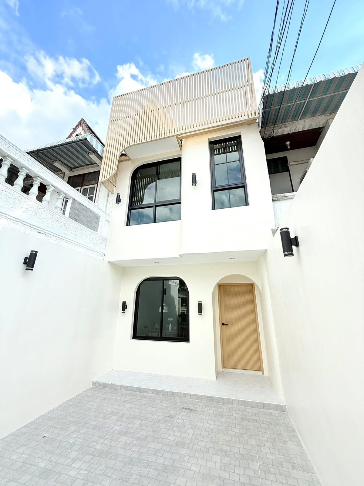 For SaleTownhomeLadprao101, Happy Land, The Mall Bang Kapi : 🚩 Renovated house Ladprao 101 🏠 Beautifully decorated house, Cozy Minimal tone, area 17 sq m, 2 bedrooms, 2 bathrooms, price only 3.19 million baht.