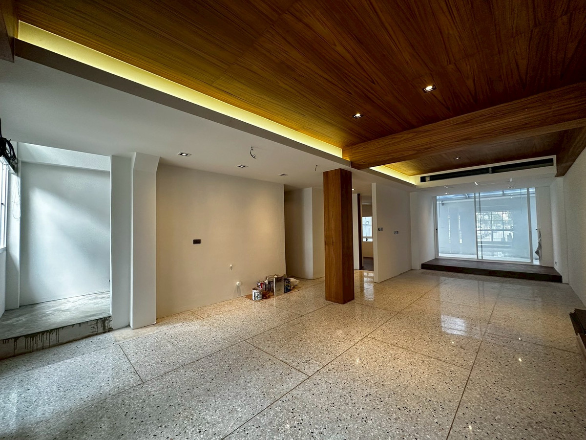 ให้เช่าทาวน์โฮมพระราม 9 เพชรบุรีตัดใหม่ RCA : ให้เช่าทาวน์โฮม ใกล้ เดอะไนน์ เซ็นเตอร์ พระราม 9 เพียง 3 นาที