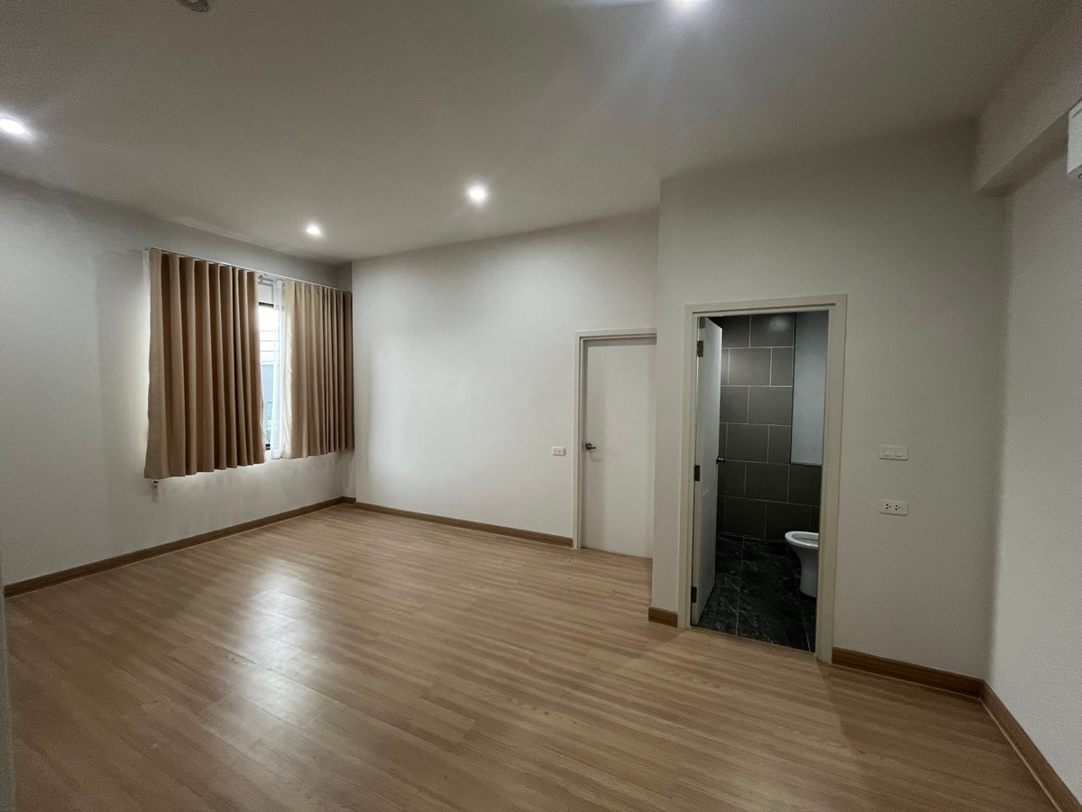 For SaleHousePathum Thani,Rangsit, Thammasat : Urgent sale 🏡 2-story semi-detached house for sale, ready to move in, The Pride Village, Rangsit-Khlong 3, 4.29 MB ALLIN, price negotiable.