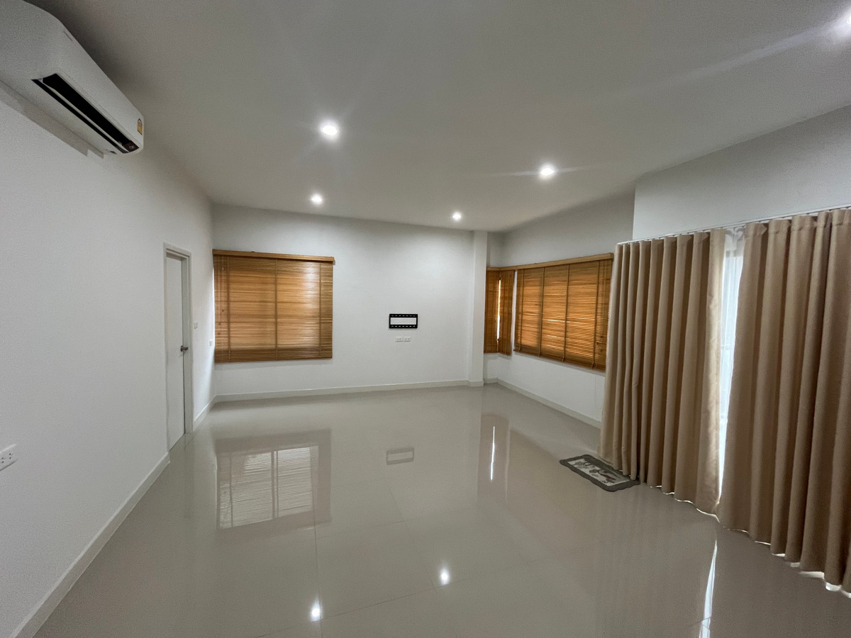 For SaleHousePathum Thani,Rangsit, Thammasat : Urgent sale 🏡 2-story semi-detached house for sale, ready to move in, The Pride Village, Rangsit-Khlong 3, 4.29 MB ALLIN, price negotiable.