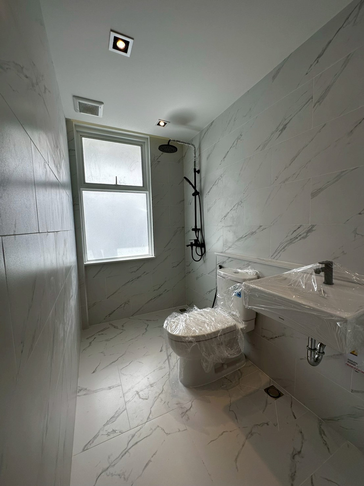 ให้เช่าทาวน์โฮมพระราม 9 เพชรบุรีตัดใหม่ RCA : ให้เช่าทาวน์โฮม ใกล้ เดอะไนน์ เซ็นเตอร์ พระราม 9 เพียง 3 นาที