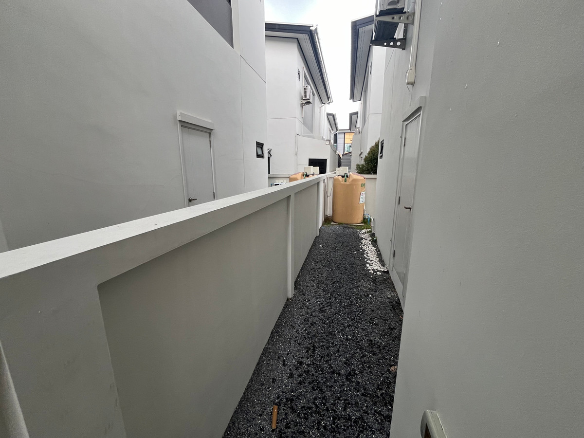 For SaleHousePathum Thani,Rangsit, Thammasat : Urgent sale 🏡 2-story semi-detached house for sale, ready to move in, The Pride Village, Rangsit-Khlong 3, 4.29 MB ALLIN, price negotiable.