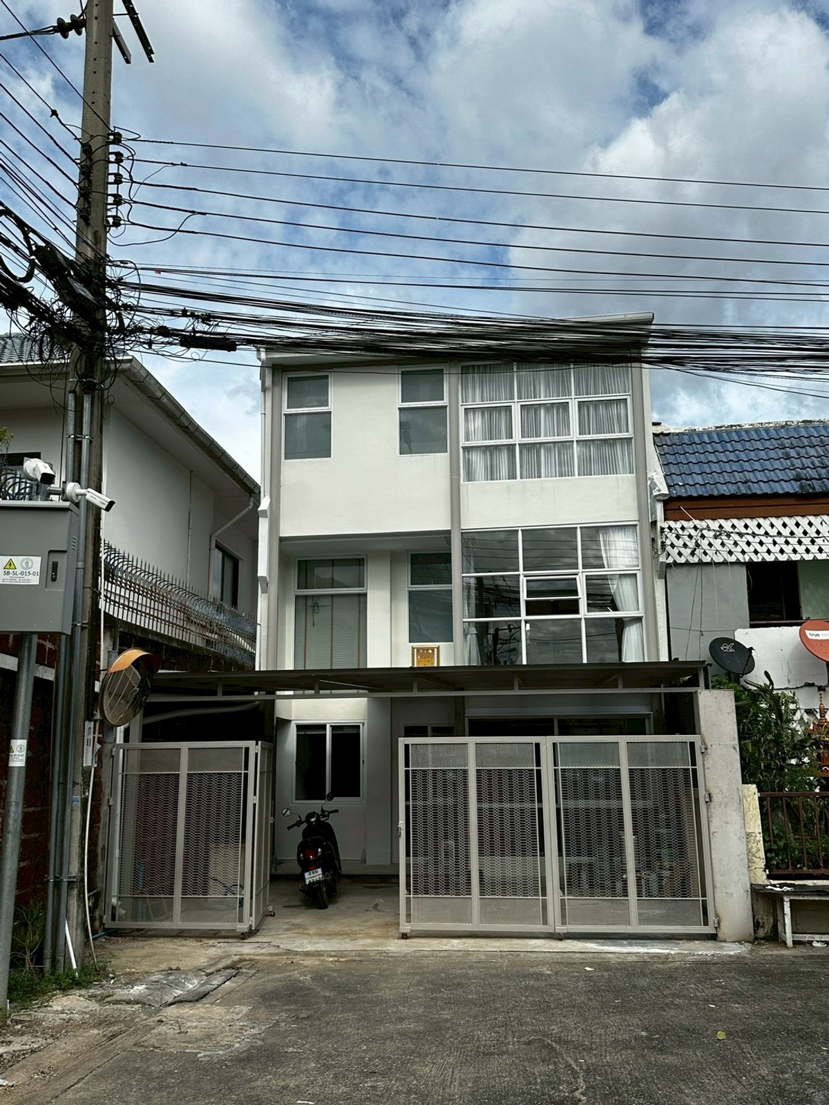 ให้เช่าทาวน์โฮมพระราม 9 เพชรบุรีตัดใหม่ RCA : ให้เช่าทาวน์โฮม ใกล้ เดอะไนน์ เซ็นเตอร์ พระราม 9 เพียง 3 นาที