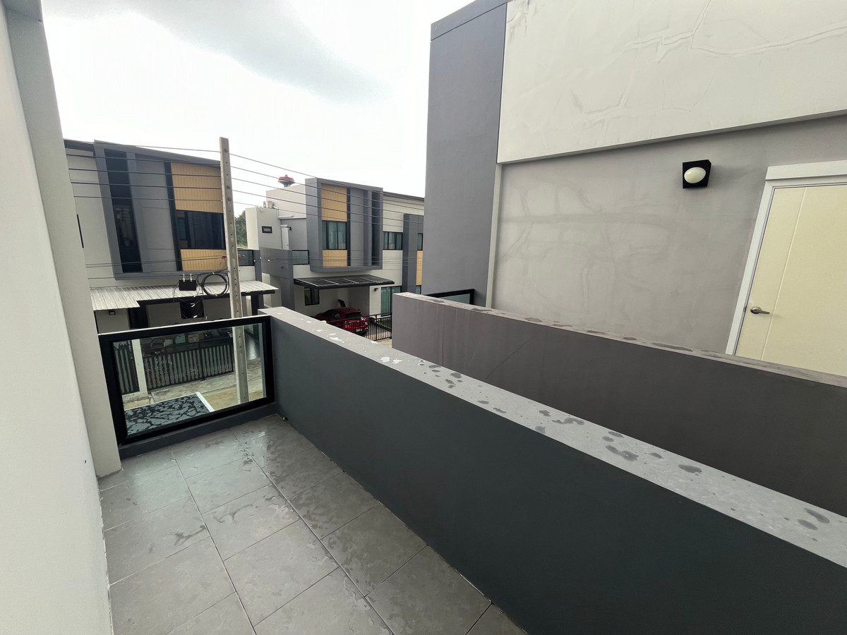 For SaleHousePathum Thani,Rangsit, Thammasat : Urgent sale 🏡 2-story semi-detached house for sale, ready to move in, The Pride Village, Rangsit-Khlong 3, 4.29 MB ALLIN, price negotiable.