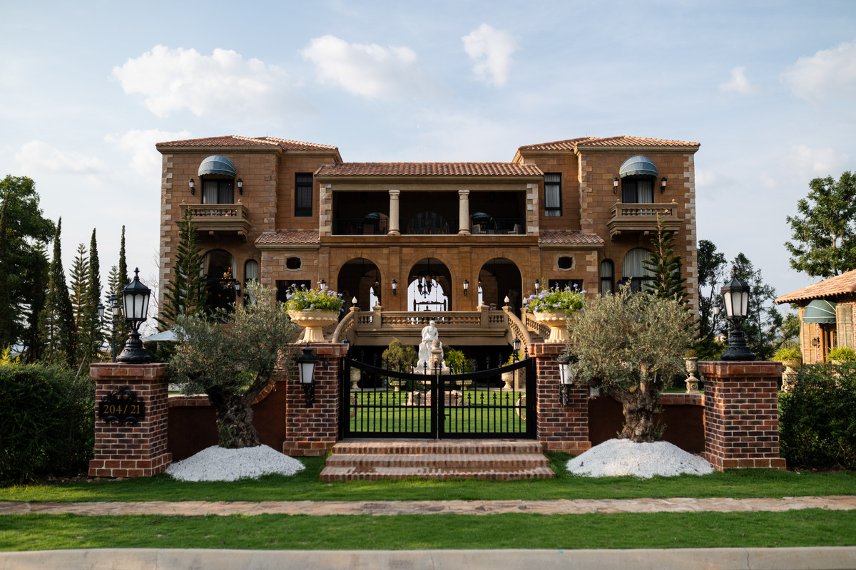 For SaleHousePak Chong KhaoYai : The Art of Living – Toscana Valley Khaoyai, an Ultra Luxury mansion designed to be more than a “home”, this is a work of art that you can actually live in, on an area of ​​826 sq m and a usable area of ​​over 2,000 sq m in Italian–Tuscany style.