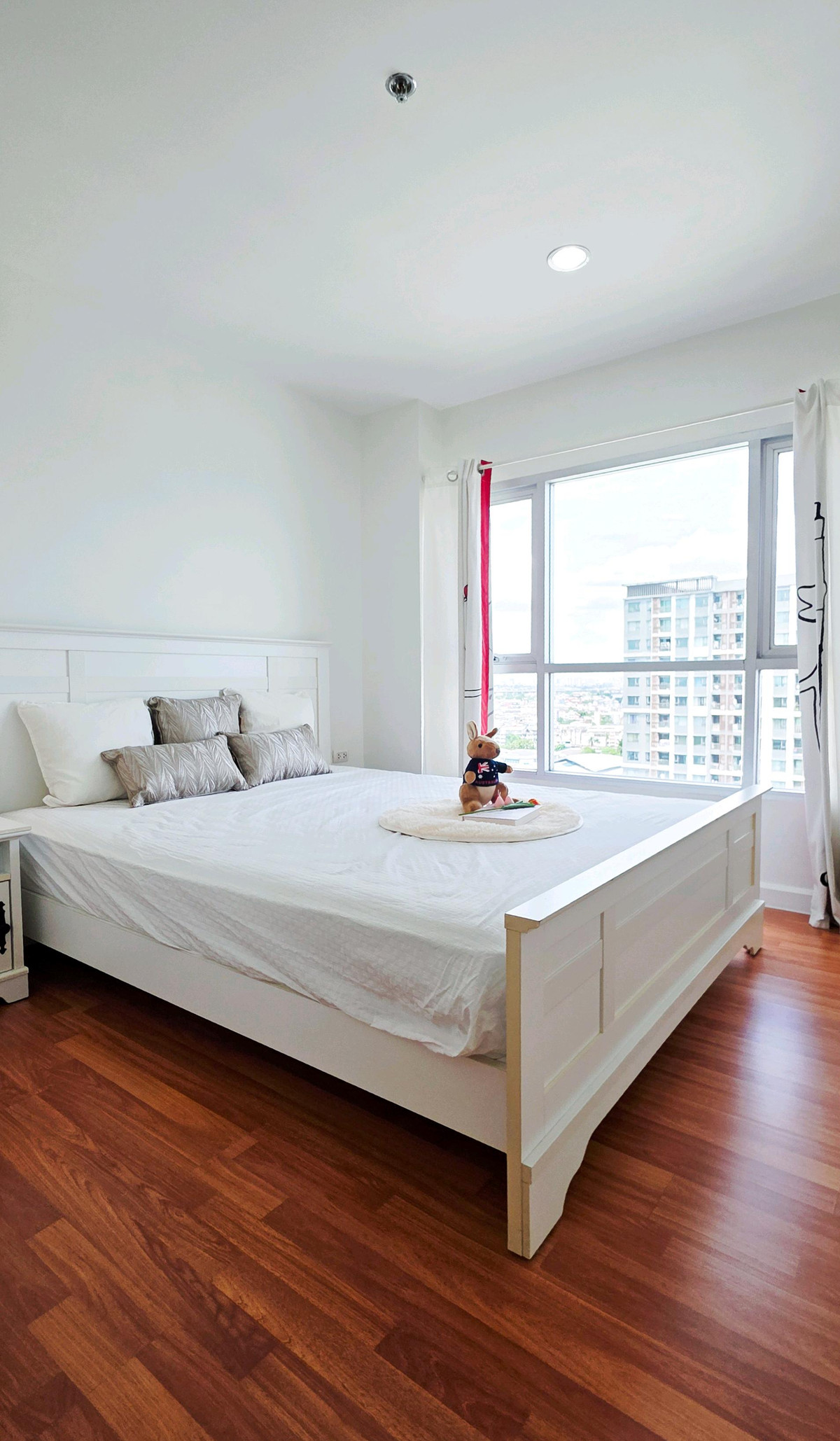 ขายคอนโดปิ่นเกล้า จรัญสนิทวงศ์ : คอนโดห้องวิวเมือง ใกล้ MRT บางยี่ขัน 1 ห้องนอน ขนาดใหญ่ 35 ตารางเมตร ราคา 1.89 ถูกสุดในย่านปิ่นเกล้า