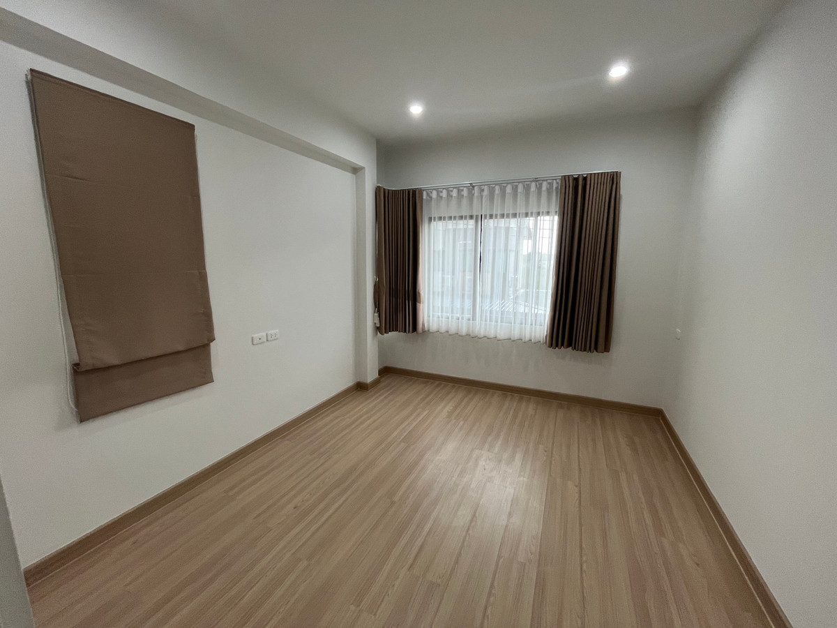 For SaleHousePathum Thani,Rangsit, Thammasat : Urgent sale 🏡 2-story semi-detached house for sale, ready to move in, The Pride Village, Rangsit-Khlong 3, 4.29 MB ALLIN, price negotiable.