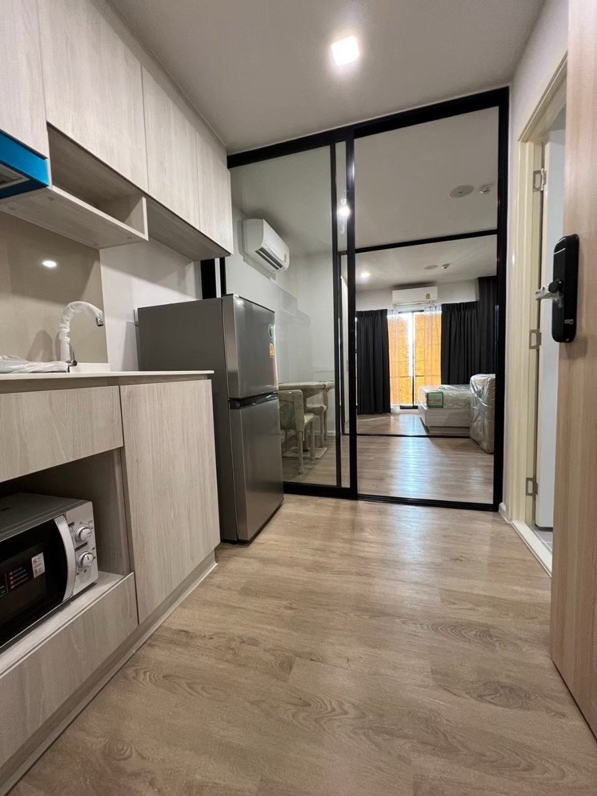 For RentCondoRatchadapisek, Huaikwang, Suttisan : 🎉 For rent Ivory Ratchada 32 - 1 bed room, size 28 sq m, fully furnished, rent 13,000 baht/month.