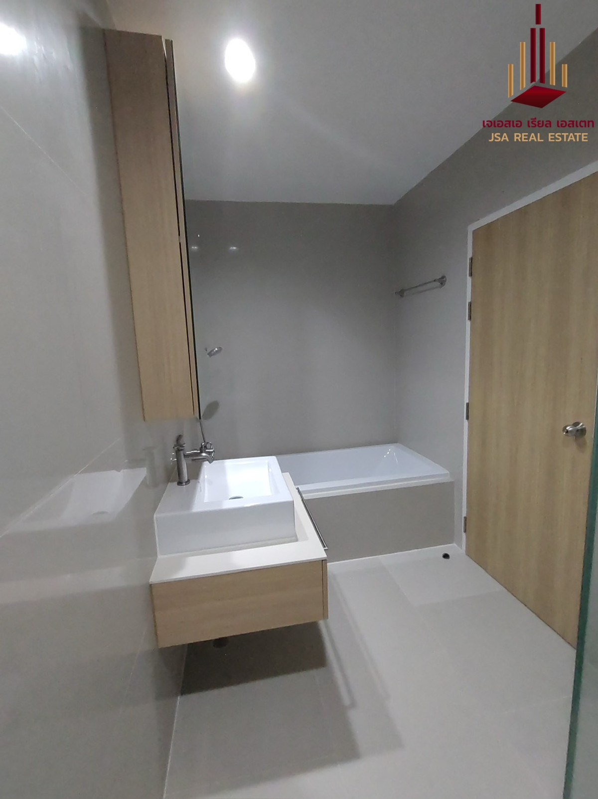 For SaleCondoLadprao, Central Ladprao : ✨ For Sale: The Issara Ladprao Condo ✨ 💰 Only 5,000,000 THB