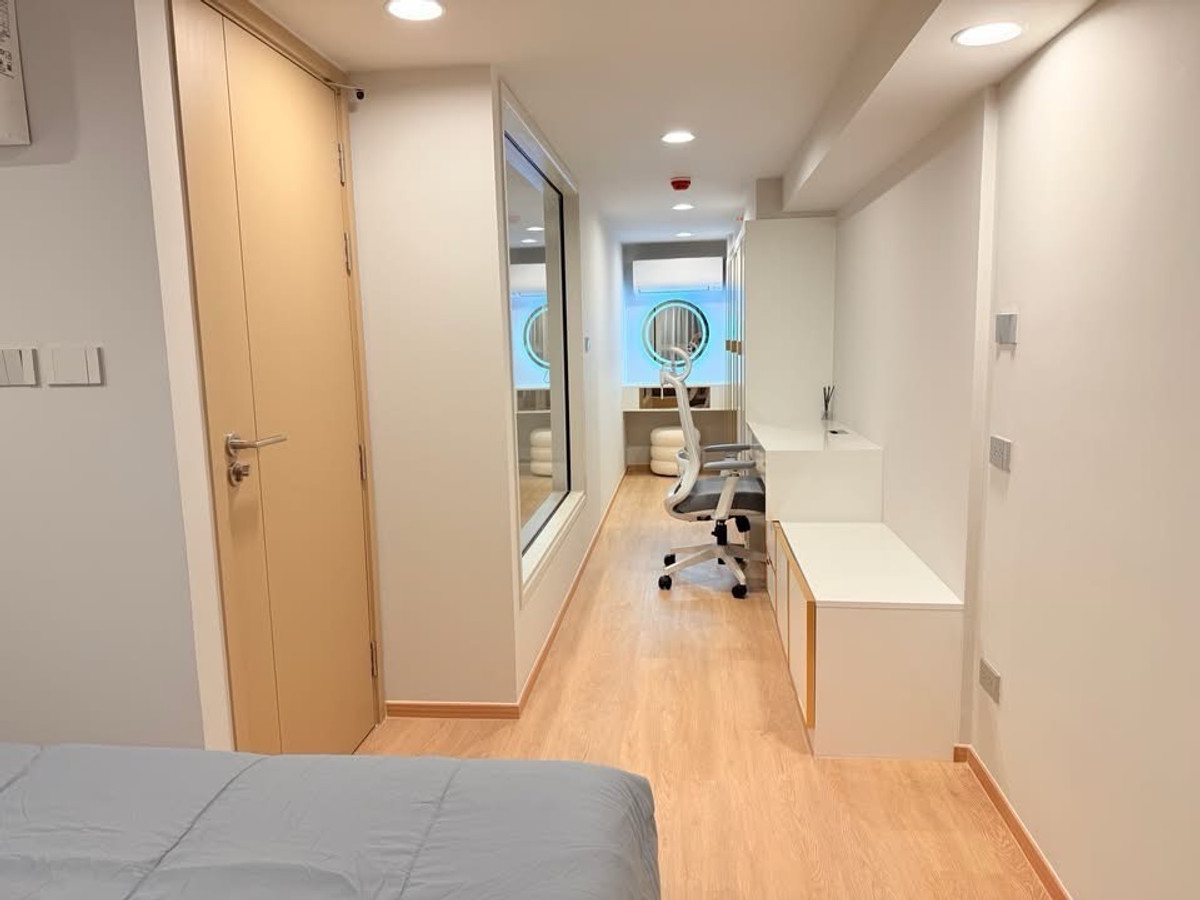 ให้เช่าคอนโดสยาม จุฬา สามย่าน : ห้องไซส์ใหญ่พิเศษ❗️42ตรม. มีโต๊ะทำงานขนาดใหญ่ พร้อมอยู่วันนี้