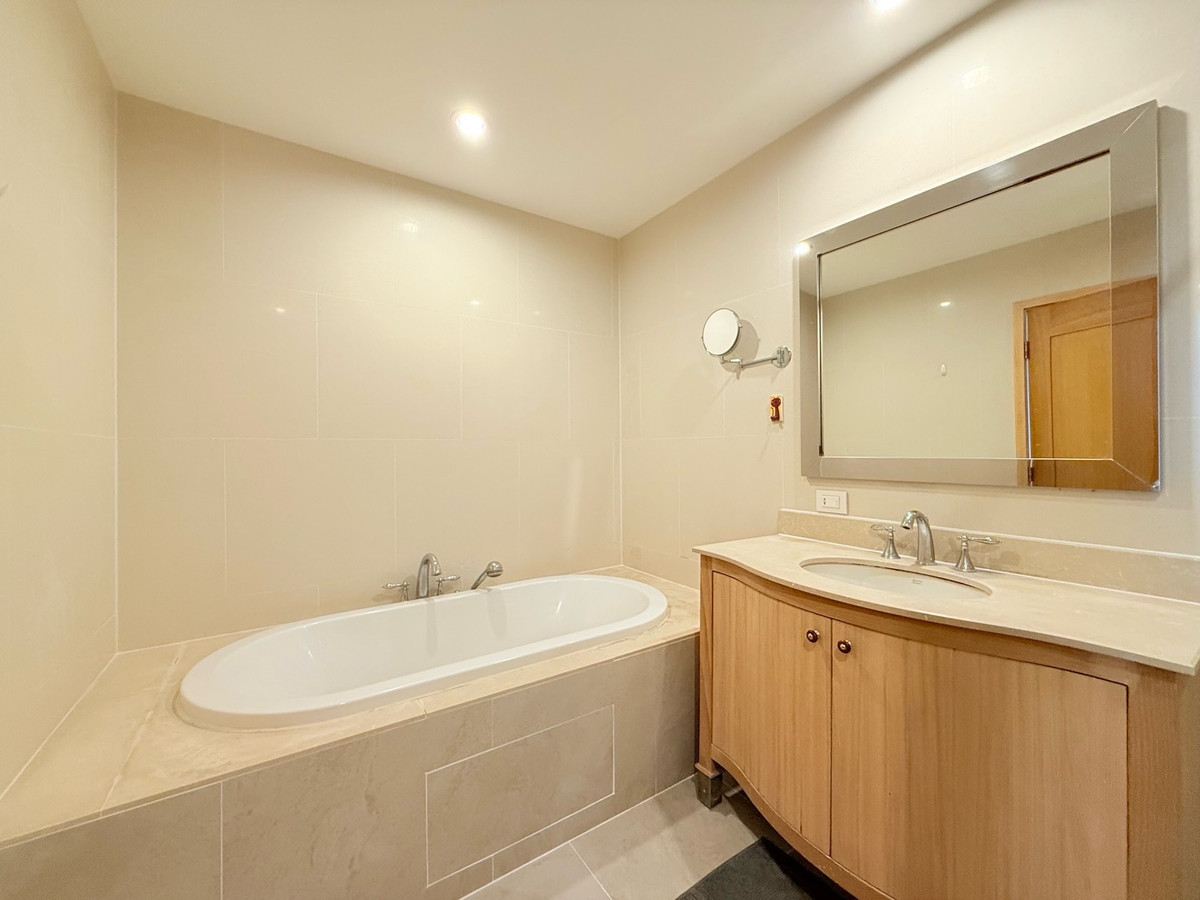 ให้เช่าคอนโดสาทร นราธิวาส : ให้เช่า 1 นอน The Empire Place ห้องใหม่ พร้อมอยู่ BTS ช่องนนทรี 