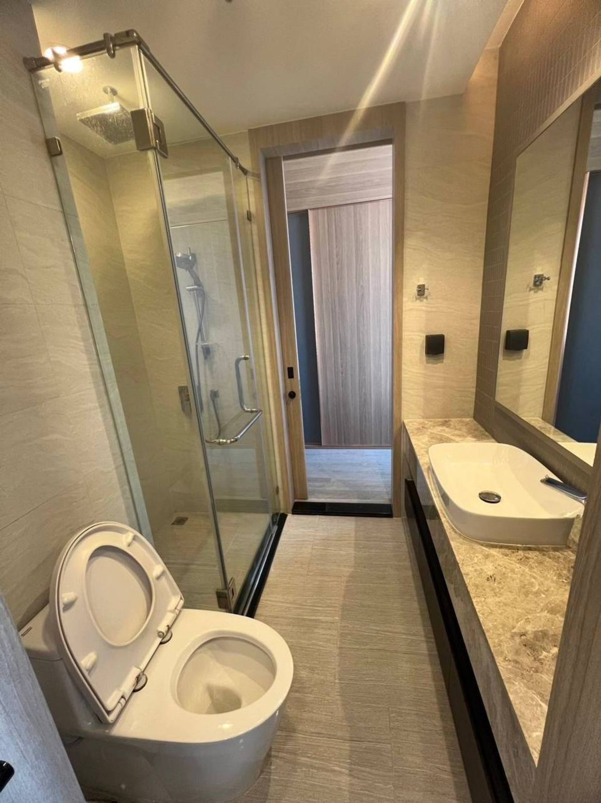 For RentCondoSiam Paragon ,Chulalongkorn,Samyan : Cooper Siam【𝐑𝐄𝐍𝐓】🔥Warm, creamy brown tones with character🔥 Contact Line ID: @hacondo