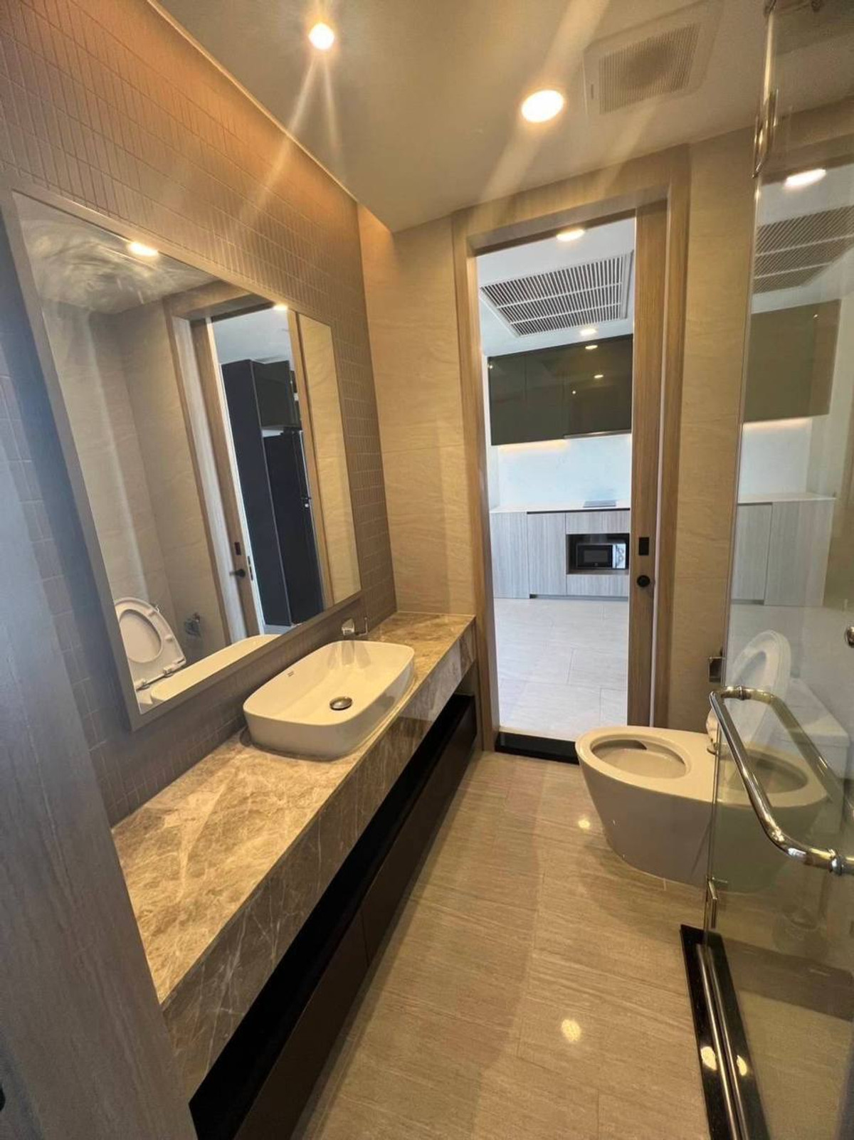 For RentCondoSiam Paragon ,Chulalongkorn,Samyan : Cooper Siam【𝐑𝐄𝐍𝐓】🔥Warm, creamy brown tones with character🔥 Contact Line ID: @hacondo