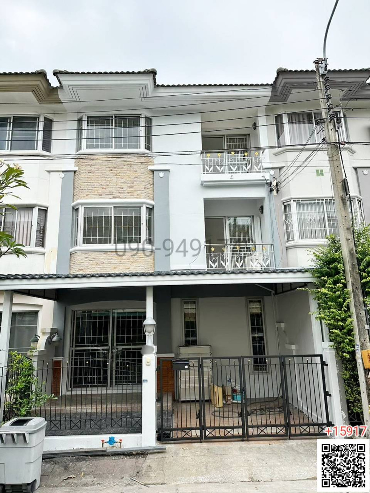 For RentTownhomeKaset Nawamin,Ladplakao : For rent, 3-story townhome, Supalai Village, Intersection 9, Ekamai-Ramindra Expressway Road, near Central Eastville.