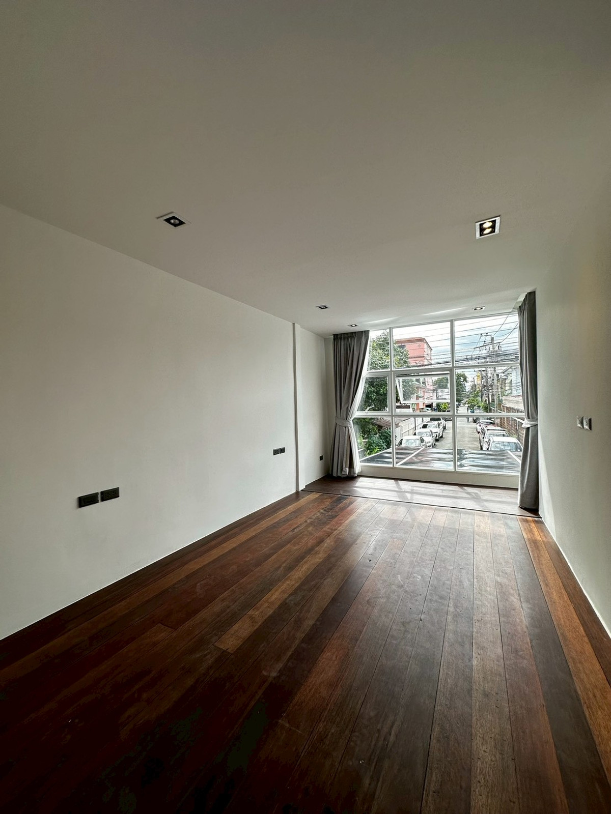 ให้เช่าทาวน์โฮมพระราม 9 เพชรบุรีตัดใหม่ RCA : ให้เช่าทาวน์โฮม ใกล้ เดอะไนน์ เซ็นเตอร์ พระราม 9 เพียง 3 นาที