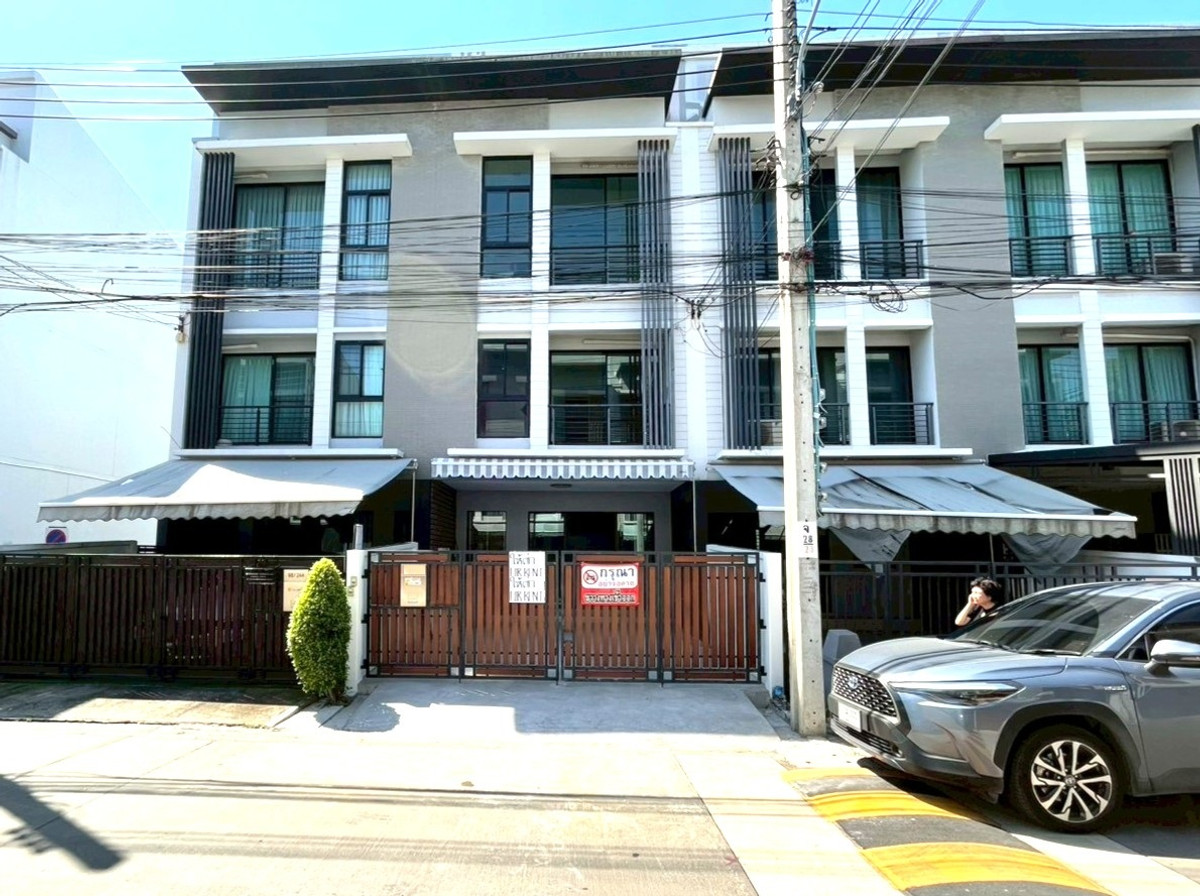 For RentTownhomeRamkhamhaeng, Hua Mak : House for rent in the middle of the city, Rama 9 - Ramkhamhaeng, 3-story townhome, complete functions, convenient location, near the main road and the future Orange Line.