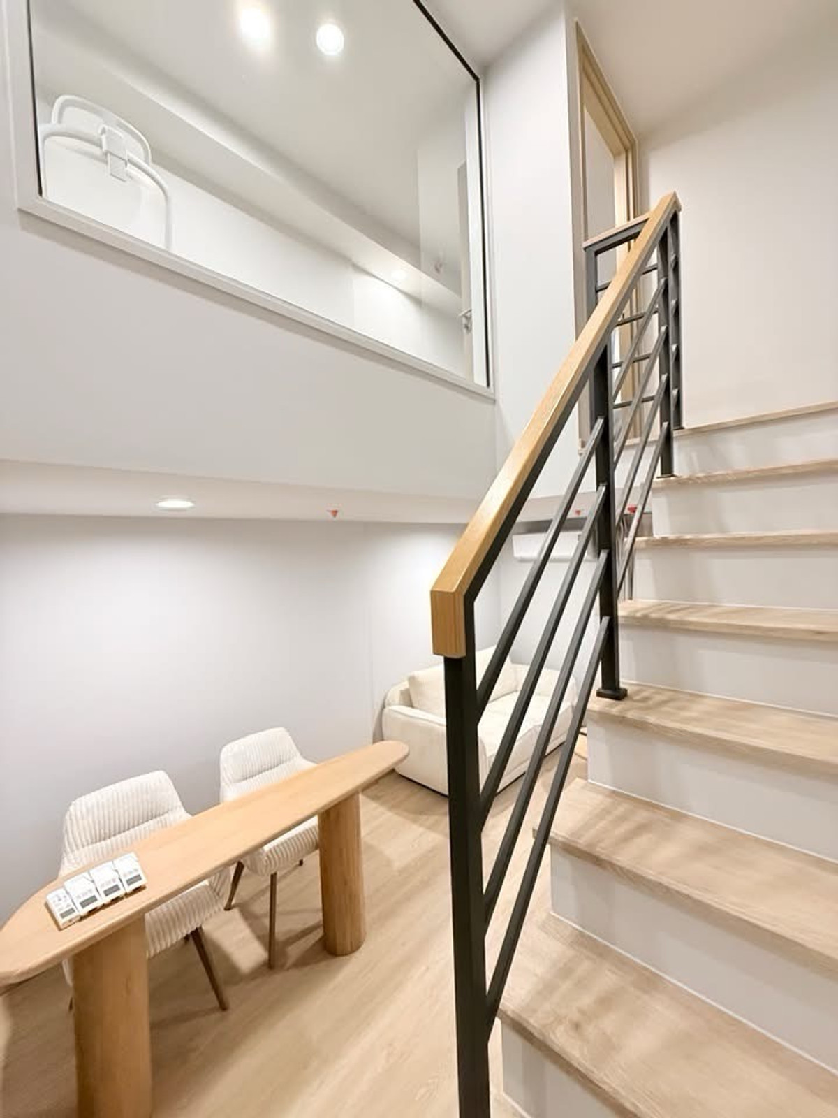 ให้เช่าคอนโดสยาม จุฬา สามย่าน : ห้องไซส์ใหญ่พิเศษ❗️42ตรม. มีโต๊ะทำงานขนาดใหญ่ พร้อมอยู่วันนี้