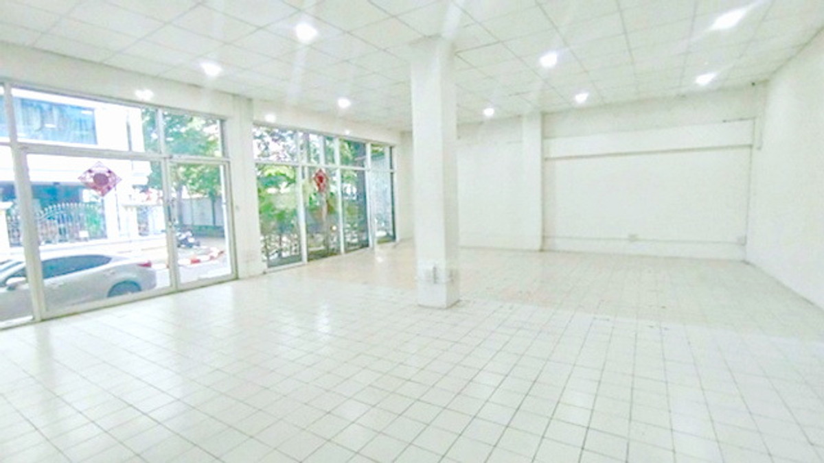 For RentOfficeRatchadapisek, Huaikwang, Suttisan : Commerce University 370 m. Large office space with full functionality airy and spacious MRT Huai Khw