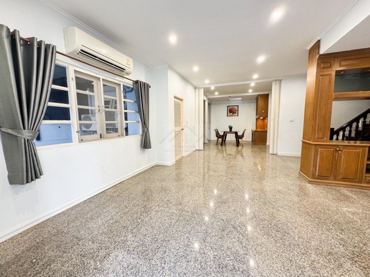 ให้เช่าบ้านโชคชัย4 ลาดพร้าว71 : ให้เช่าบ้านเดี่ยว 2 ชั้น 58 ตรว. ซอยโชคชัย 4  ลาดพร้าววังหิน 18 พื้นที่กว้างขวาง เดินทางสะดวก รัชดา เกษตรนวมินทร์ วังหิน เลียบด่วน