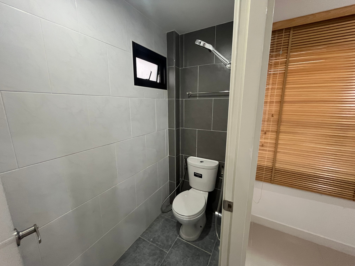 For SaleHousePathum Thani,Rangsit, Thammasat : Urgent sale 🏡 2-story semi-detached house for sale, ready to move in, The Pride Village, Rangsit-Khlong 3, 4.29 MB ALLIN, price negotiable.