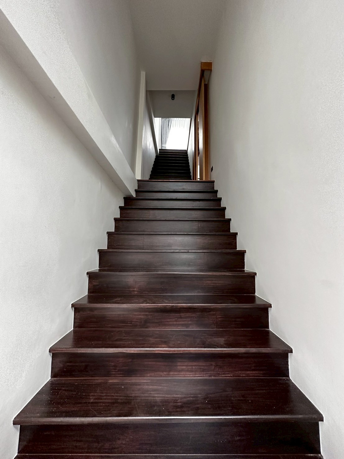 ให้เช่าทาวน์โฮมพระราม 9 เพชรบุรีตัดใหม่ RCA : ให้เช่าทาวน์โฮม ใกล้ เดอะไนน์ เซ็นเตอร์ พระราม 9 เพียง 3 นาที